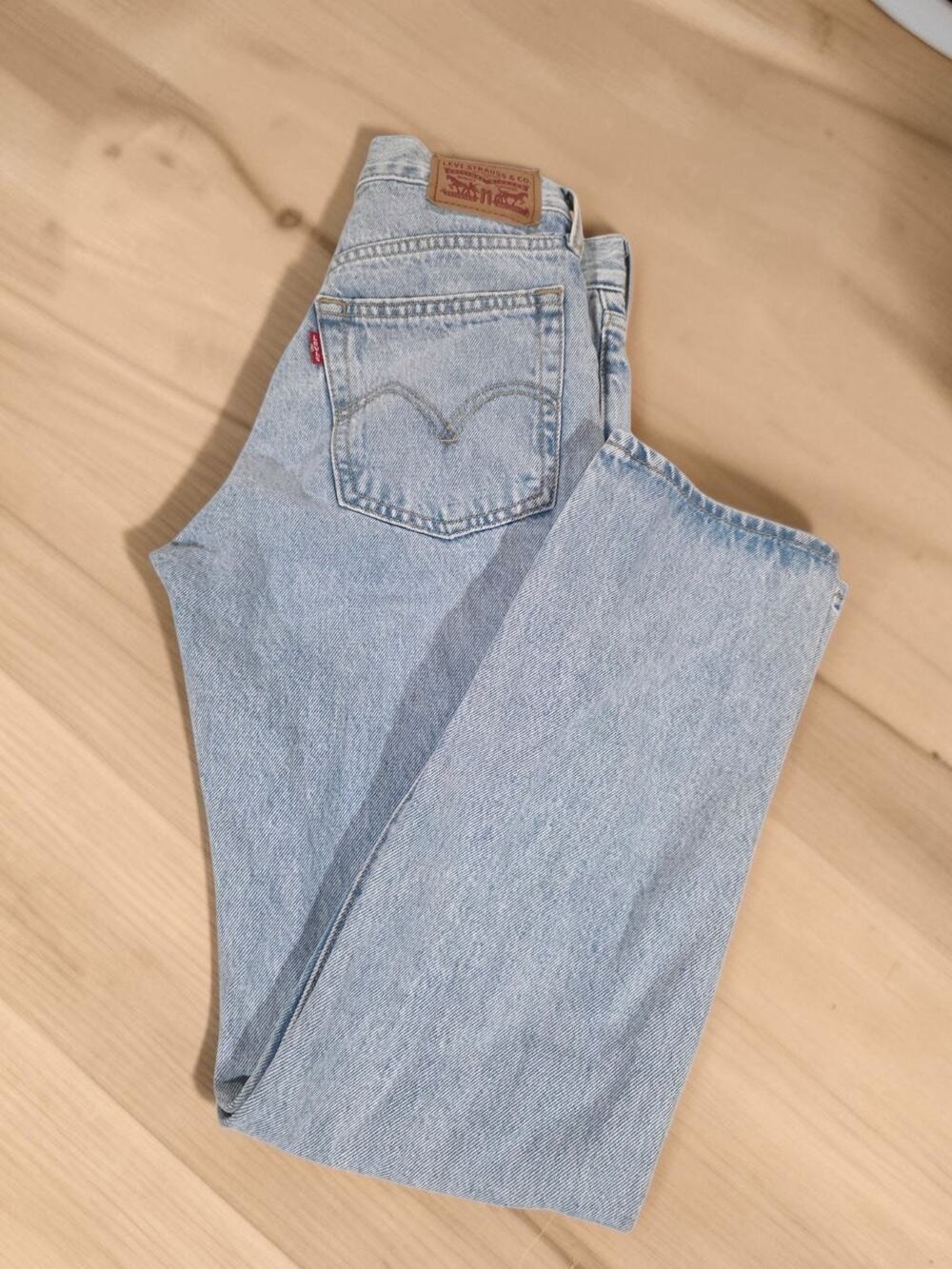 Levi's Wedgie Straight Jeans Women's Size 24 Light Wash Distressed 100% Cotton